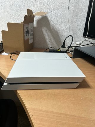 PS4 Blanca (PlayStation 4)