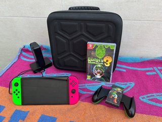 Nintendo Switch OLED Verde y Rosa
