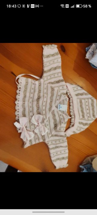 Conjunto de bebe 6 meses: capota y chaquetita