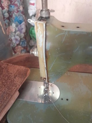 Máquina de coser Alfa antigua