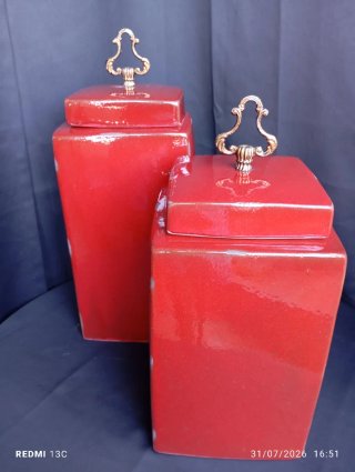 Juego de 2 jarrones rojos con tapa dorada