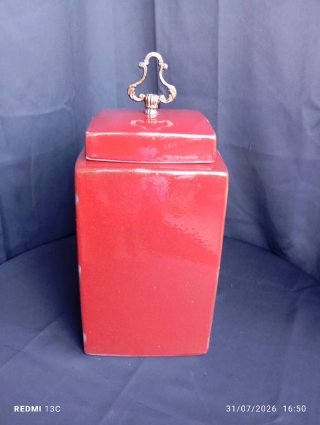 Juego de 2 jarrones rojos con tapa dorada
