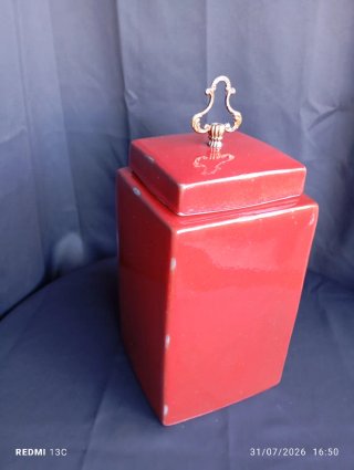Juego de 2 jarrones rojos con tapa dorada