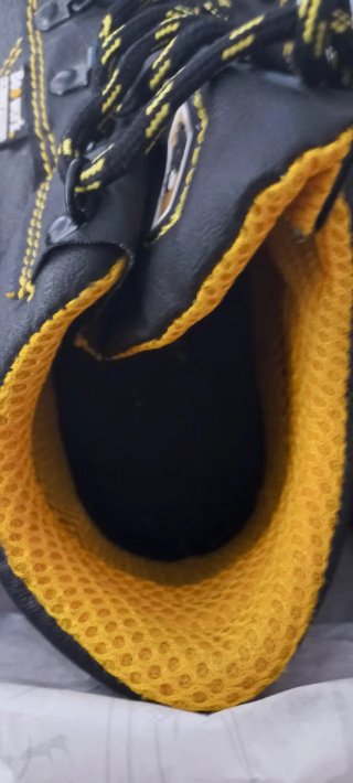 Botas de trabajo negras y naranja