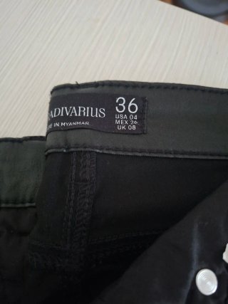 Pantalones efecto piel Stradivarius