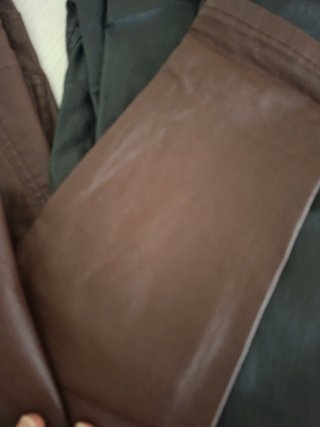 Pantalones efecto piel Stradivarius