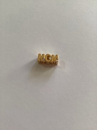 Charm MOM Dorado