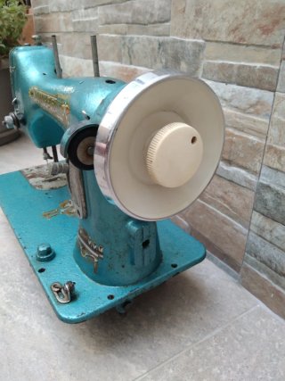 Máquina de coser Singer antigua