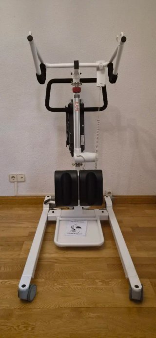 Grúa de bipedestación con arnés