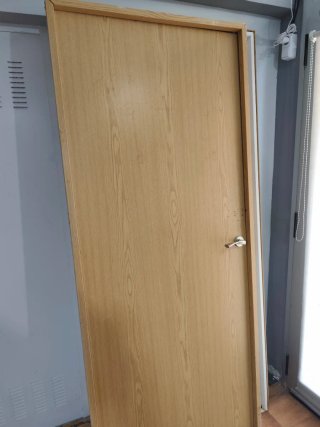Puerta interior de madera