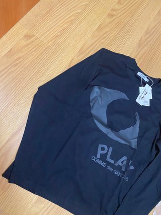 Camiseta COMME des GARÇONS PLAY manga larga