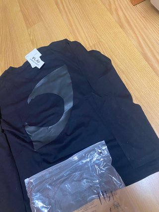 Camiseta COMME des GARÇONS PLAY manga larga