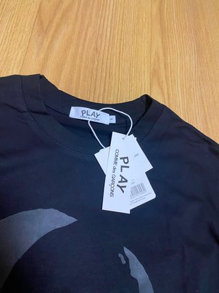 Camiseta COMME des GARÇONS PLAY manga larga
