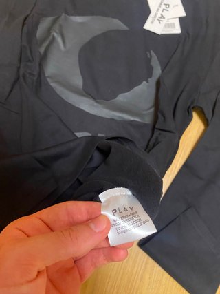 Camiseta COMME des GARÇONS PLAY manga larga