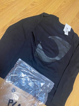 Camiseta COMME des GARÇONS PLAY manga larga