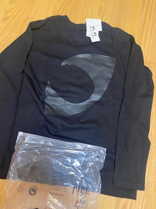 Camiseta COMME des GARÇONS PLAY manga larga