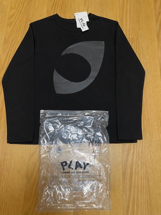Camiseta COMME des GARÇONS PLAY manga larga