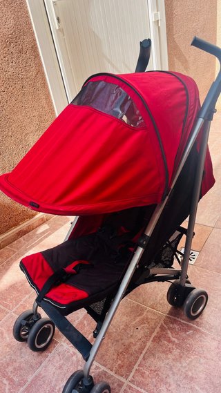 Silla de paseo roja y negra Cybex