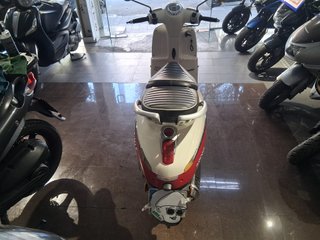 Peugeot Django 125 Scooter Roja y Blanca