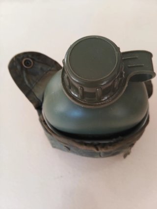 Cantimplora, funda y cazo militar