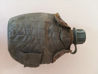 Cantimplora, funda y cazo militar