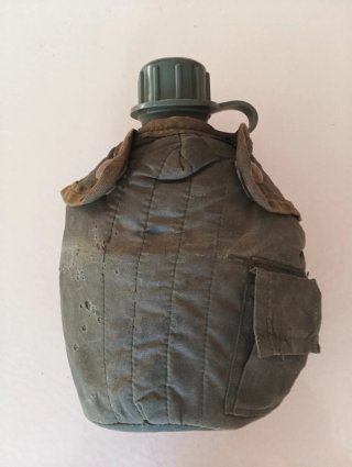Cantimplora, funda y cazo militar