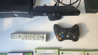 Xbox 360 + Kinect + 2 Platos DJ Hero + 10 Juegos
