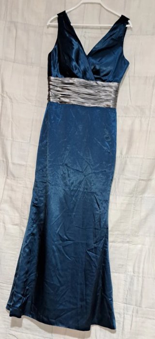 Vestido de fiesta azul turquesa y plateado
