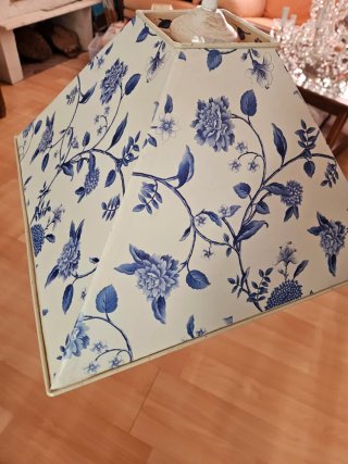 Lámpara colgante floral beige y azul