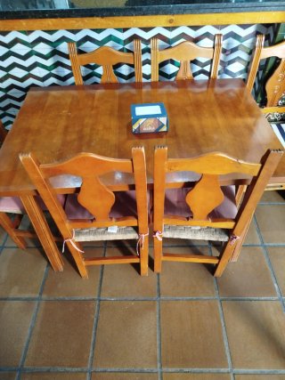 Mesas y sillas de bar urge venta