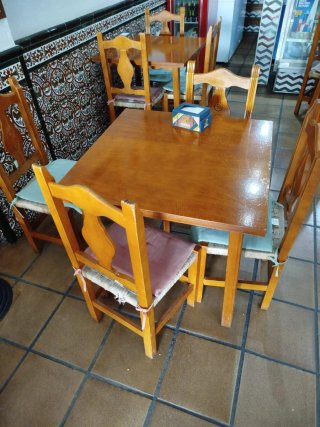 Mesas y sillas de bar urge venta