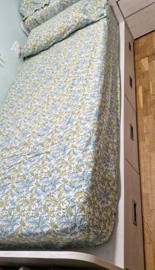 Cama individual con cajones