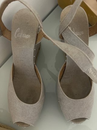 Sandalias cuña grises con tachuelas