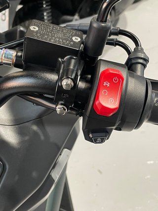 Zontes 125X Maxi Scooter Verde/Negro para reserva