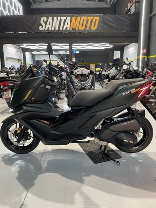 Zontes 125X Maxi Scooter Verde/Negro para reserva