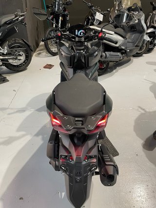 Zontes 125X Maxi Scooter Verde/Negro para reserva