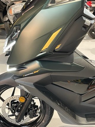 Zontes 125X Maxi Scooter Verde/Negro para reserva