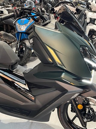 Zontes 125X Maxi Scooter Verde/Negro para reserva