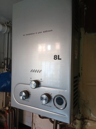 Calentador gas instantáneo 8L con muy poco uso