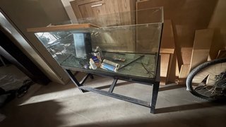 Acuario / Pecera de 260L con mesa metálica