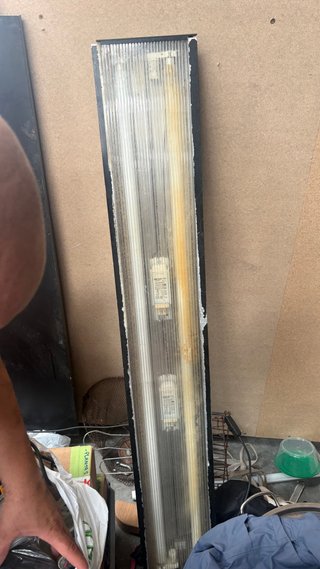 Acuario / Pecera de 260L con mesa metálica