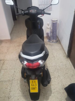 Peugeot Kisbee 50cc Negra Practicamente nueva.