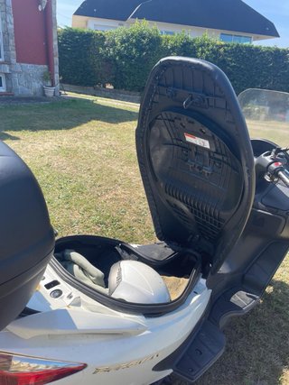 Suzuki Burgman 125 Maxi Scooter