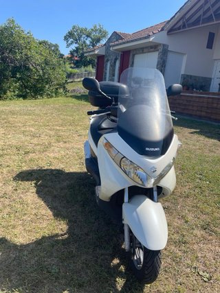 Suzuki Burgman 125 Maxi Scooter