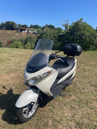 Suzuki Burgman 125 Maxi Scooter