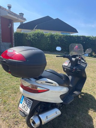 Suzuki Burgman 125 Maxi Scooter