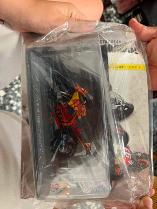 Maqueta KTM RC16 Miguel Oliveira 1:18