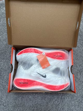 Zapatillas Nike Running Blancas y Rojas
