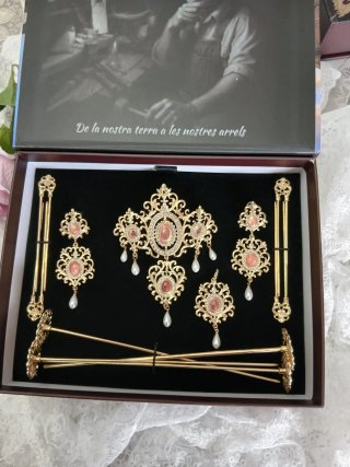 Aderezo fallera en oro y cuarzo rosa