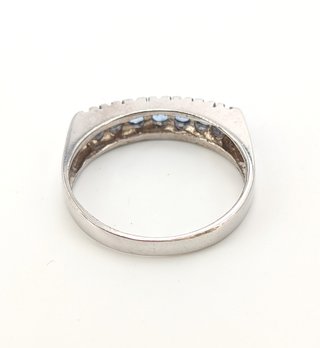 Anillo de oro blanco 18k con piedra, 3.53 g, T-18.